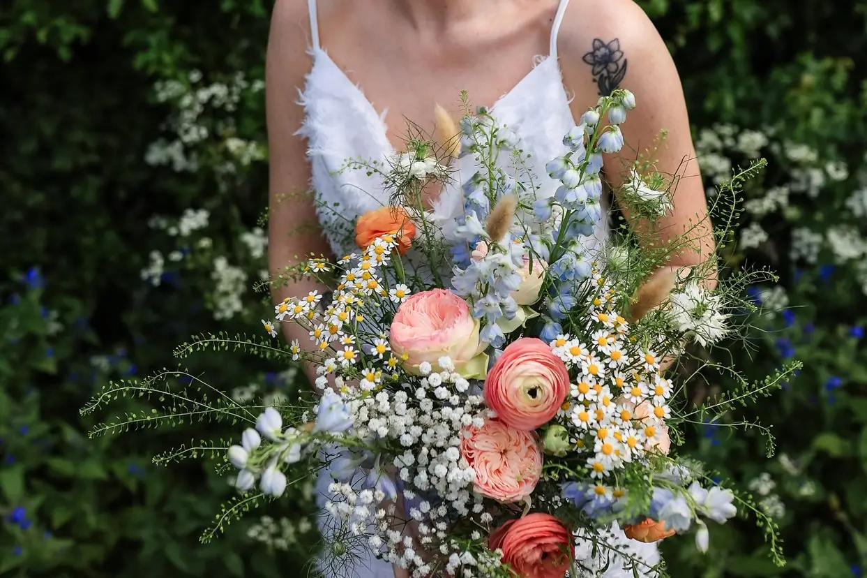 Iris Mae Blooms Pershore Wedding Flowers Confetti