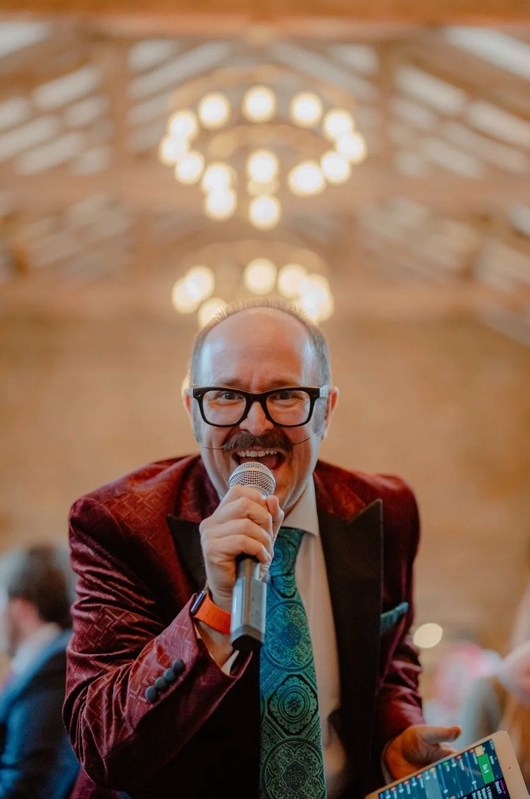 Gallery Item 1 for Elegant Magic - The Magic of Neil Edwards