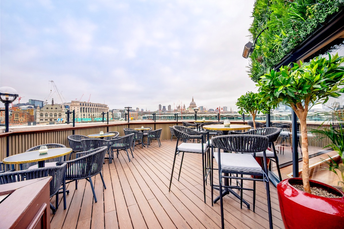 Gallery Item 4 for Doggetts Coat and Badge